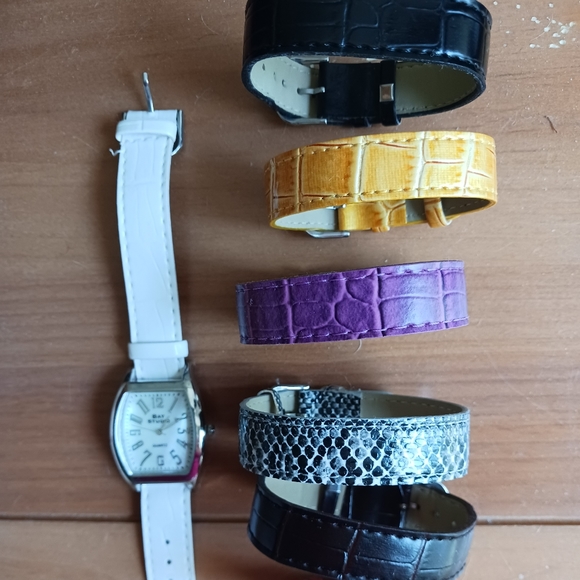 Watches - Picture 3 of 4